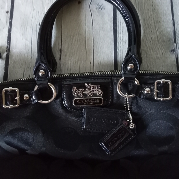 EUC Coach Madison black handbag - Picture 4 of 6